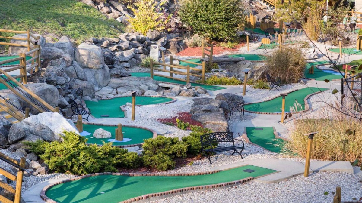 South Lee Villa | Oak n’ Spruce Resort in the Berkshires Charming 2-bedroom Villa