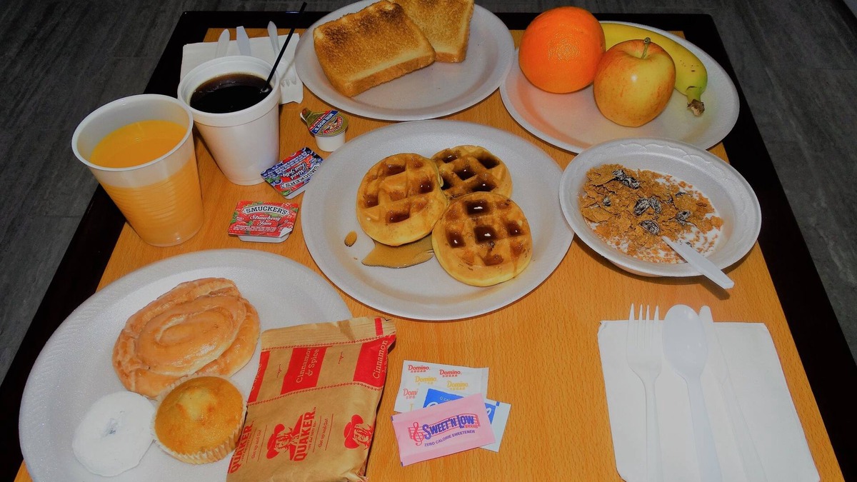 Claxton Hotel | Oak Tree Inn & Suites