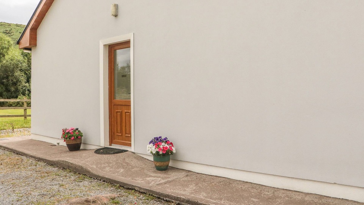 Beaufort Apartment | OAK TREE LODGE, family friendly in Killarney, County Kerry