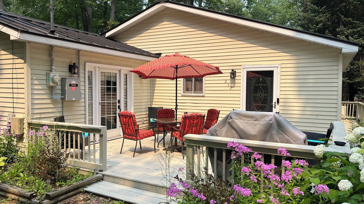 Lake George House | Oak Tree Retreat - Steps away from water fun!