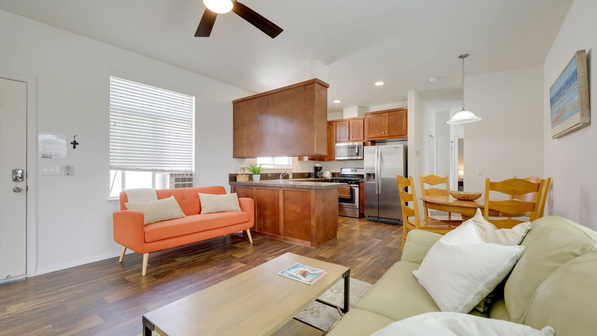 Oak View House | Oak View Home w/Private Covered Patio!