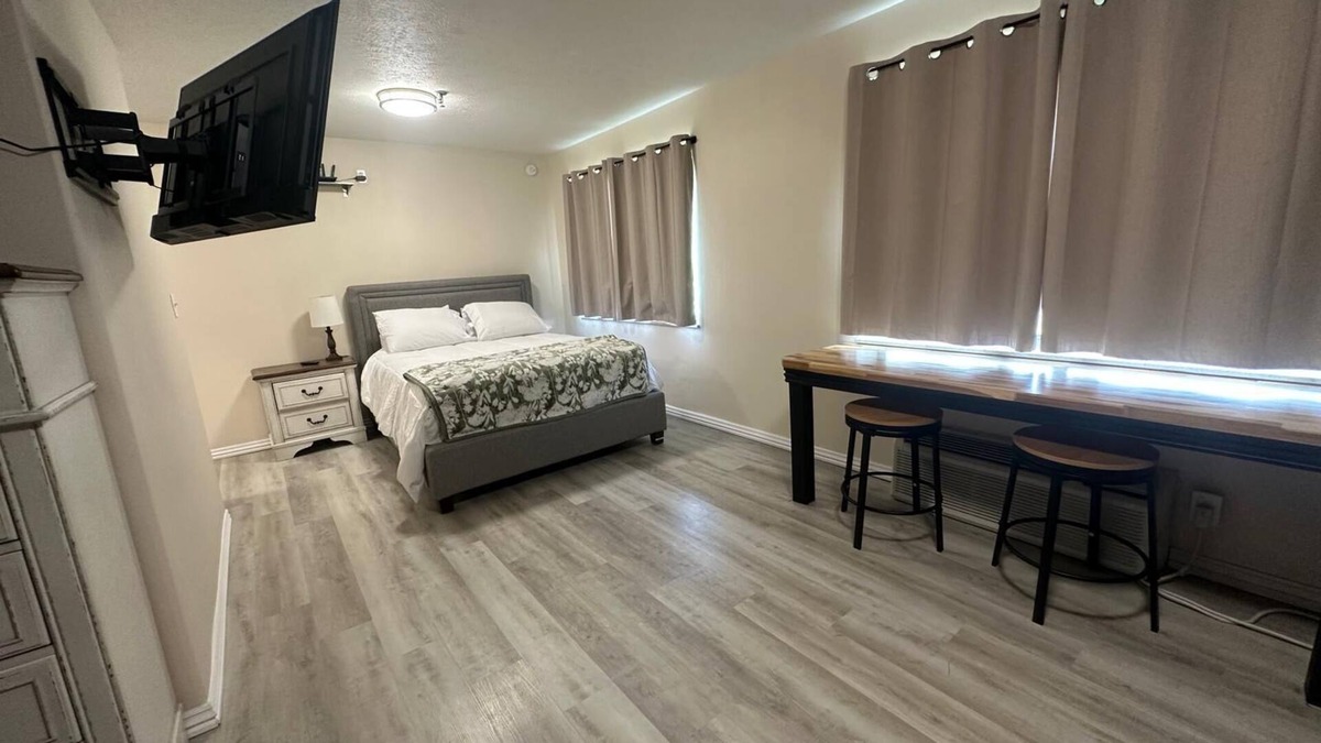 Oakland City Hotel | Oakland Courtyard