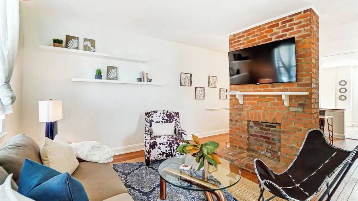 Hyde Park House | Oakley Square 3BR - Walkable-Sleeps 5 - Fire Pit