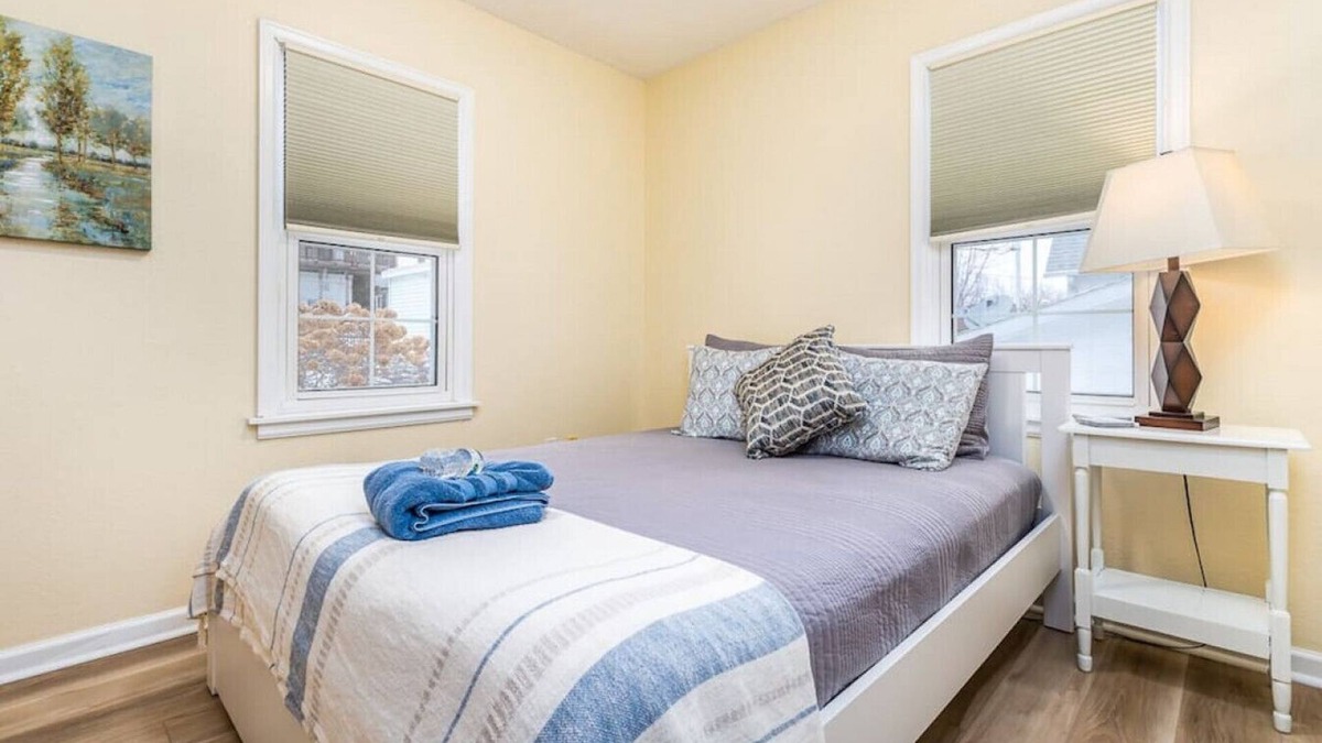 Dubuque House | Oaklie's Bungalow - Charming Home in Dubuque