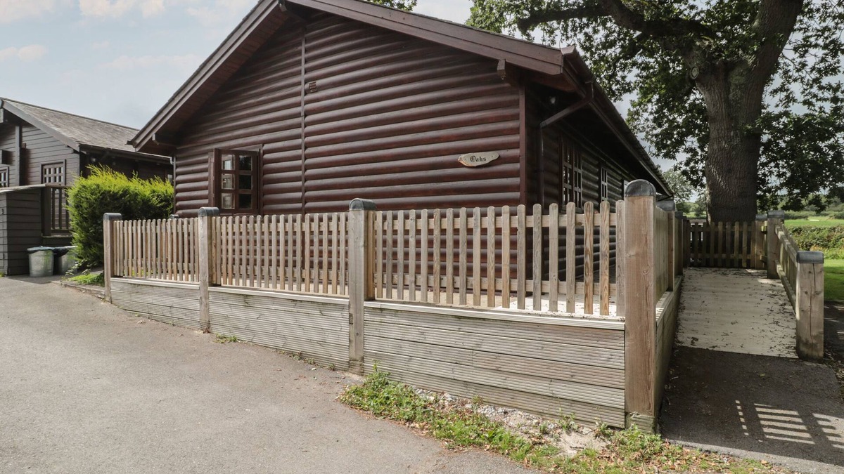 Swanage Cottage | OAKS, family friendly, with hot tub in Swanage