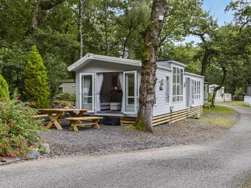 Penrhyndeudraeth House | Oaks Retreat