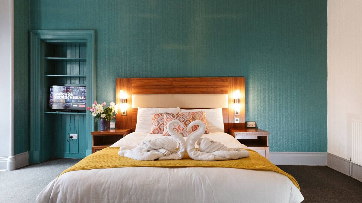 Paisley Bed & Breakfast | Oakshaw Guesthouse - Cozy Double Room in a Central Location. Room 3