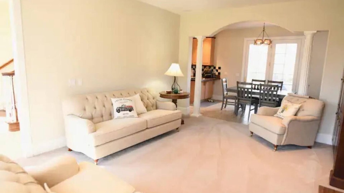 Yakima House | Oakshire Guest House - Jacuzzi + Incredible Views!