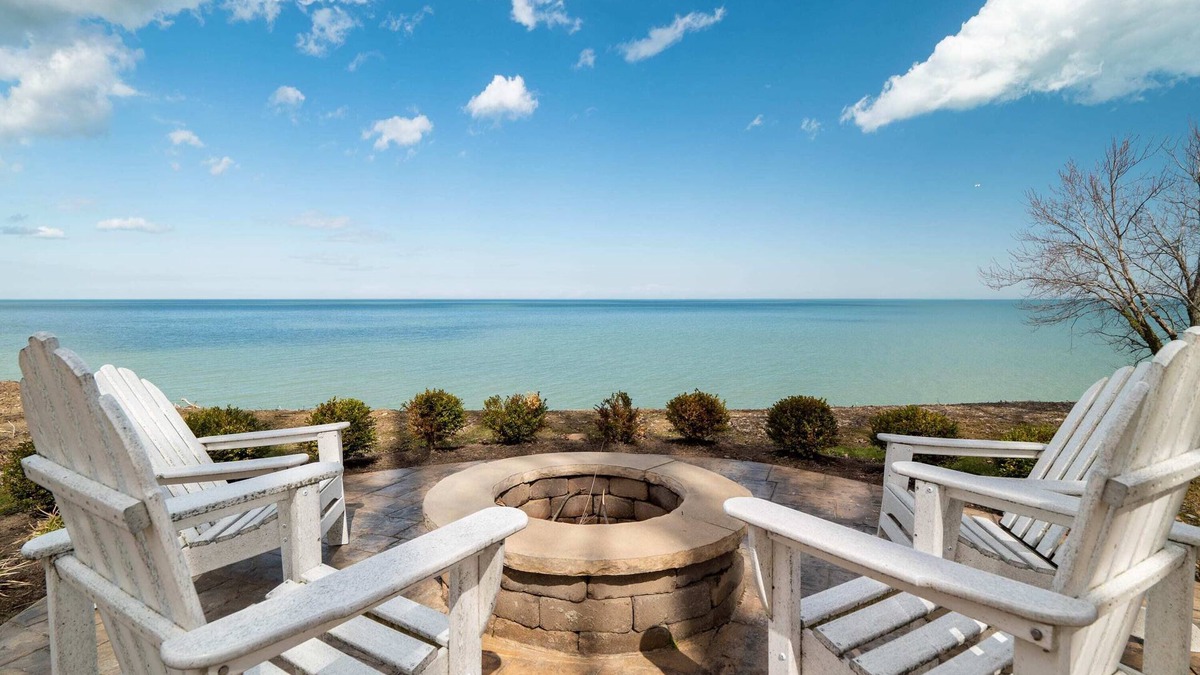 Ashtabula House | Oakwood Beach - Lake Front - Geneva-On-The-Lake