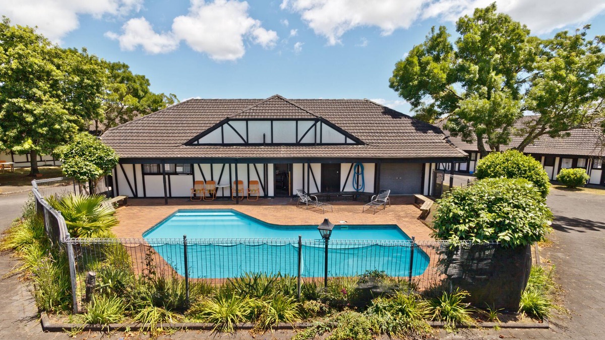 Mangere Hotel | Oakwood Manor Motor Lodge
