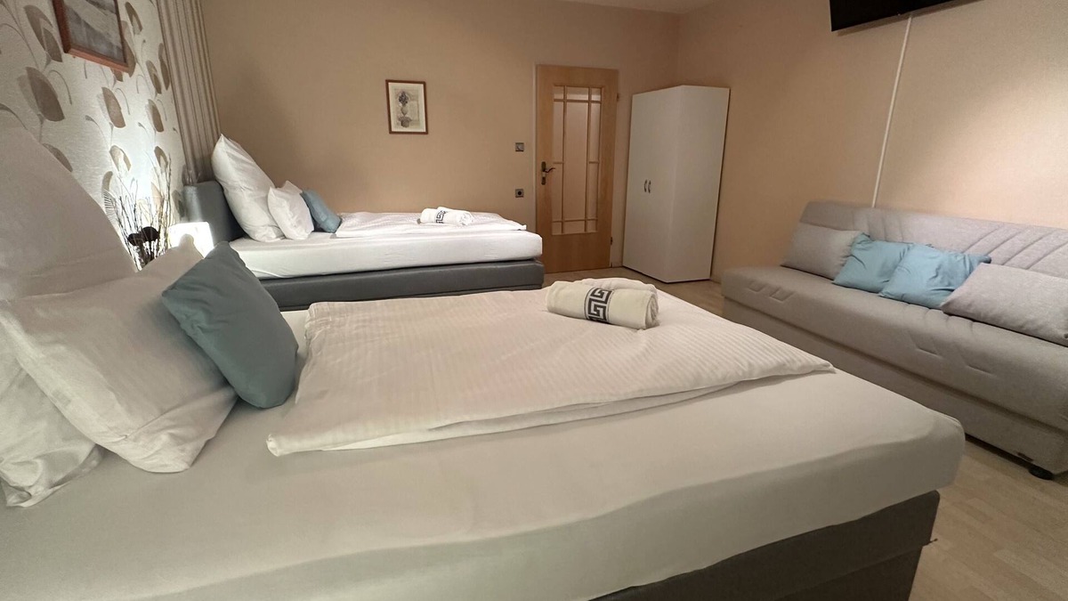 Untermeitingen Apartment | Oase mit Parkplatz, Kaffeeautomat, Balkon und Küche