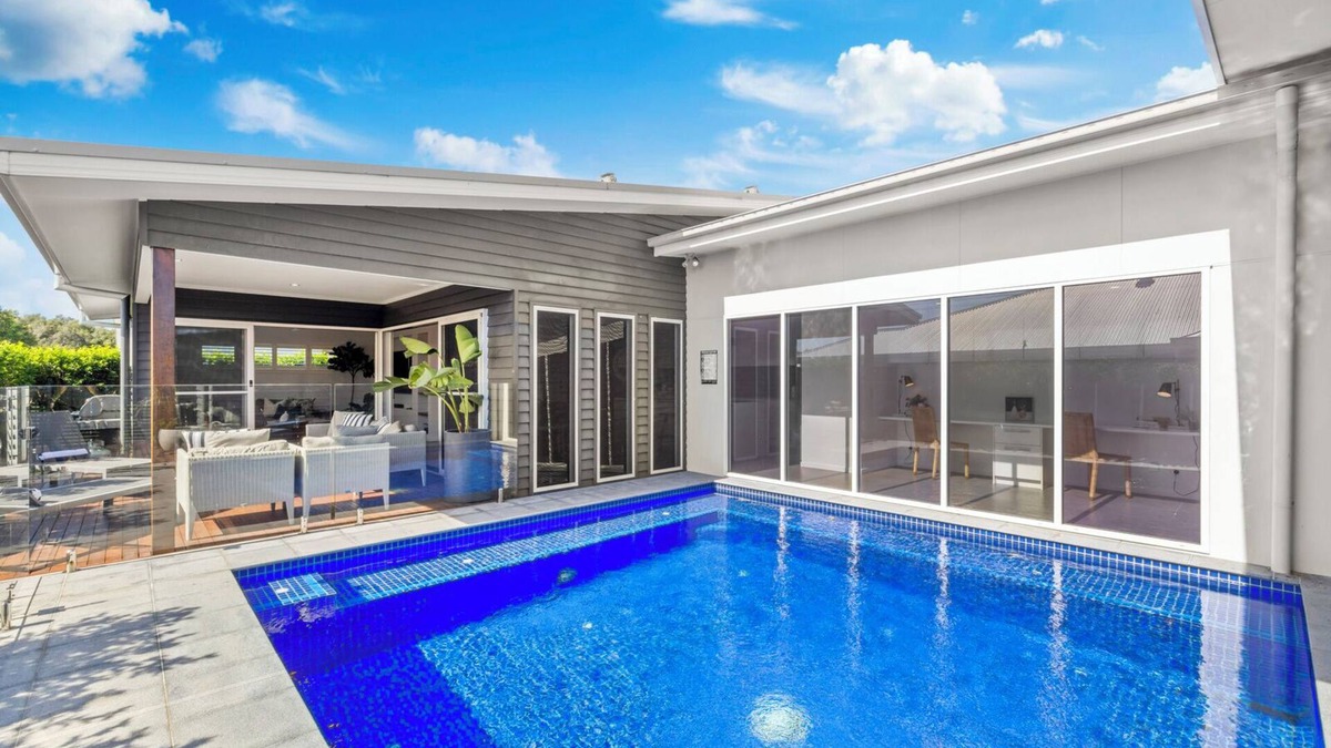 Sapphire Beach House | Oasis at Sapphire – Stylish Coastal Comfort with Poolside Living