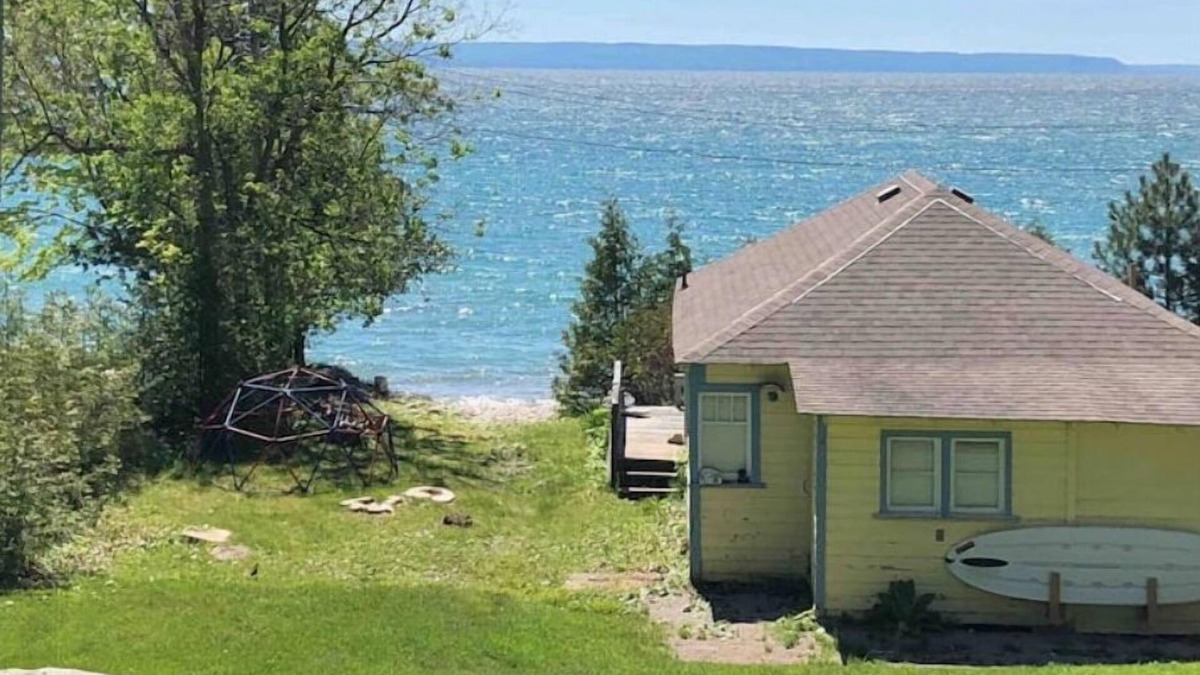 Tiny Cottage | Oasis Beach Cottage-Waterfront-Wifi-AC-4Season-BBQ