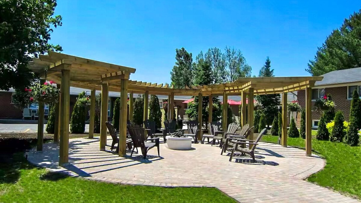 Wasaga Beach Hotel | Oasis by the Bay Vacation Suites