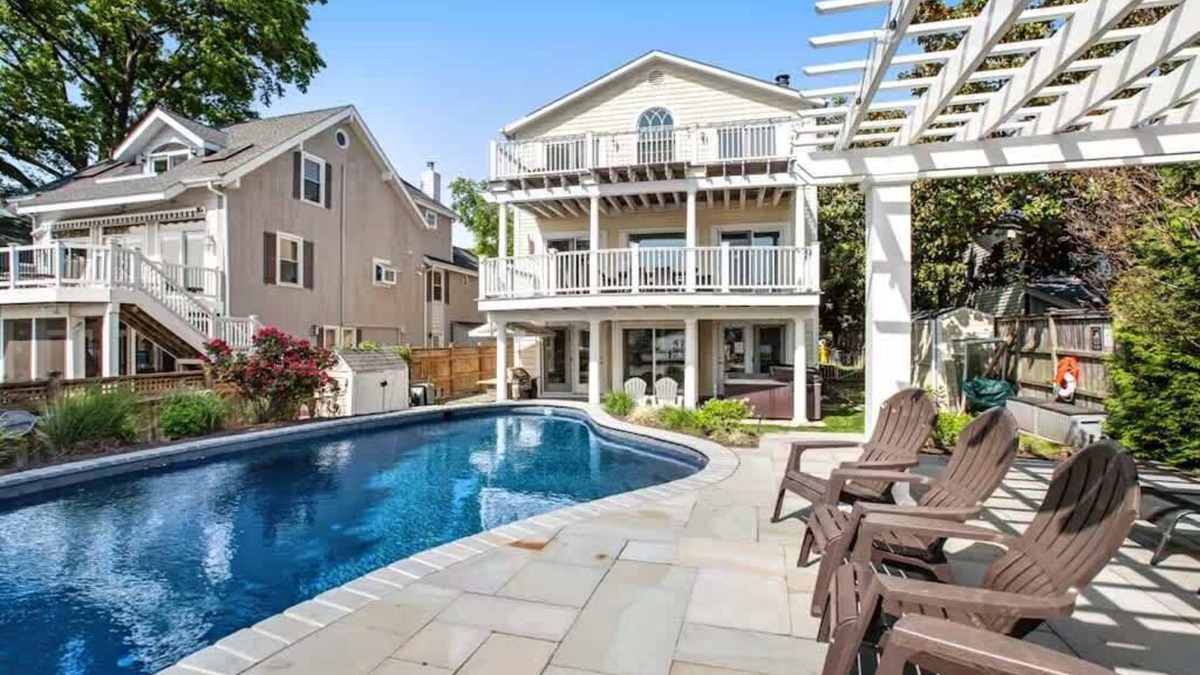 Annapolis House | Oasis by the Bay - Waterfront Heated Pool Hot Tub!