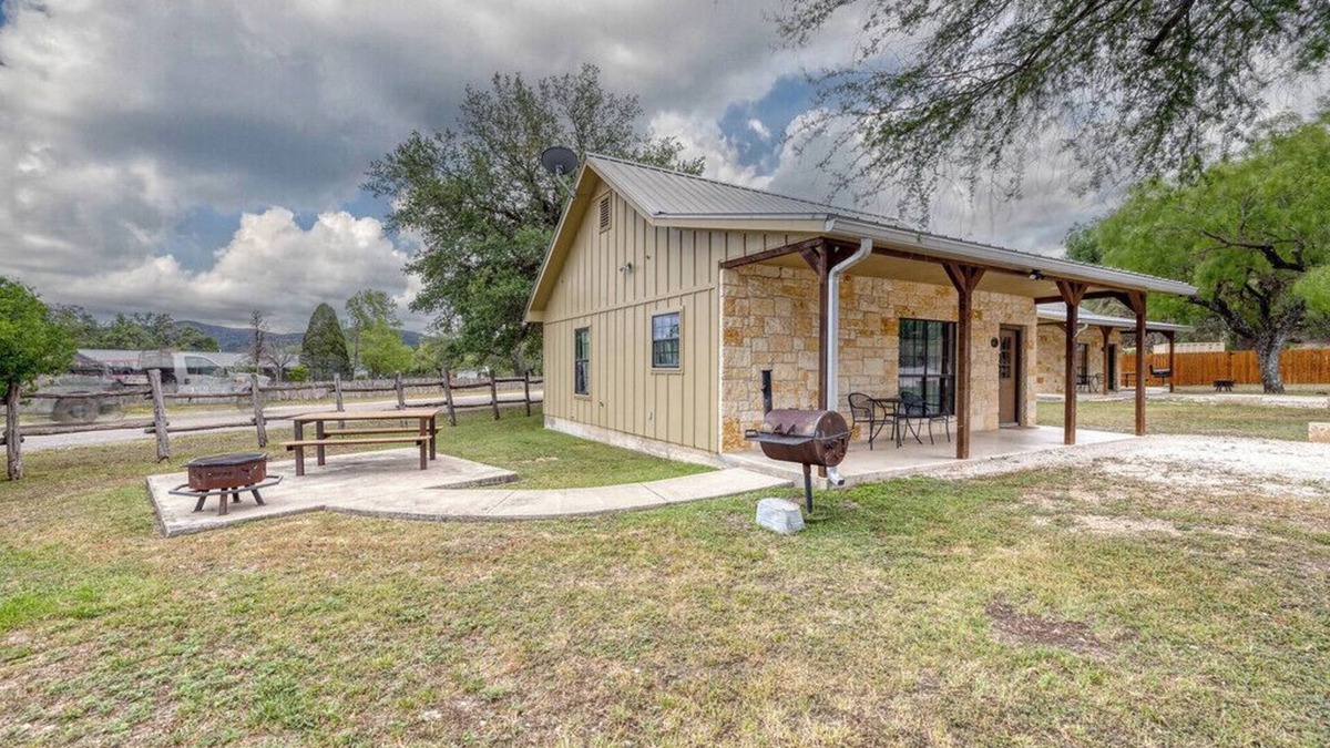 Concan Cabin | Oasis Cabin #1 on the Frio