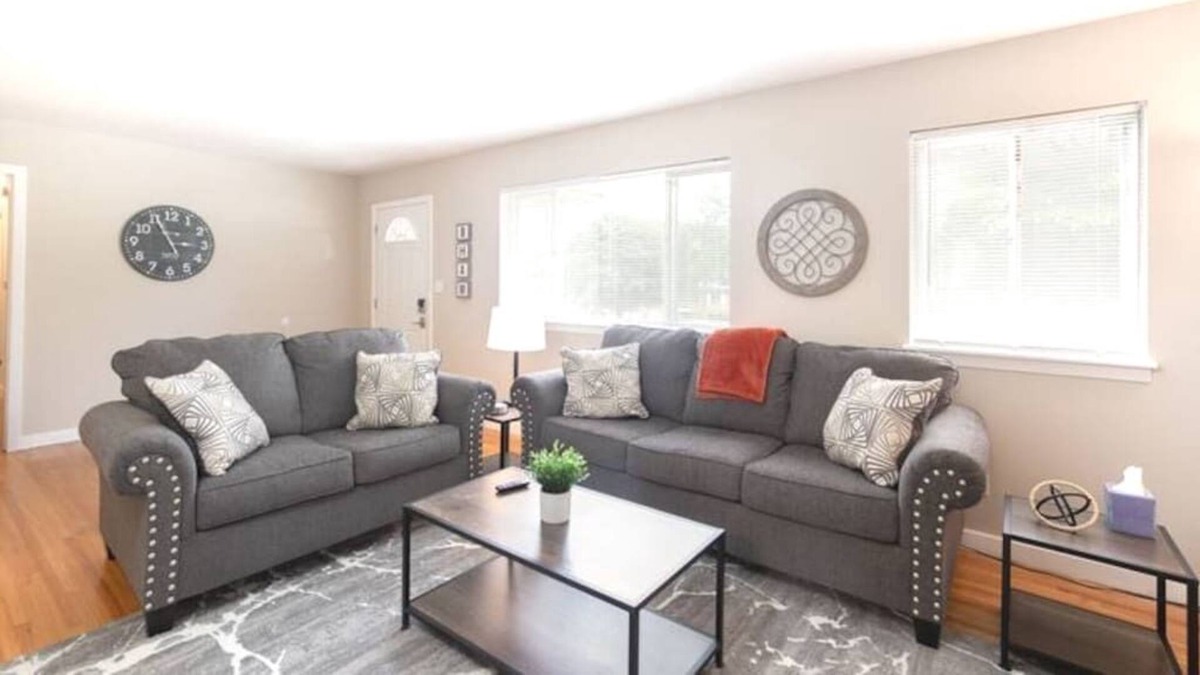 Center Point House | ★Oasis in the Suburbs★ ✅4 BDRM ⚡WiFi ❤️Long Stays!