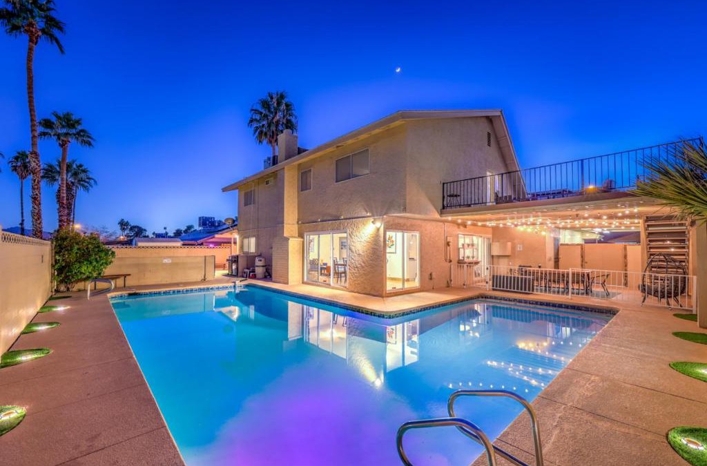 Paradise House | Oasis Near STRIP Pool Jacuzzi Deck Poker Room