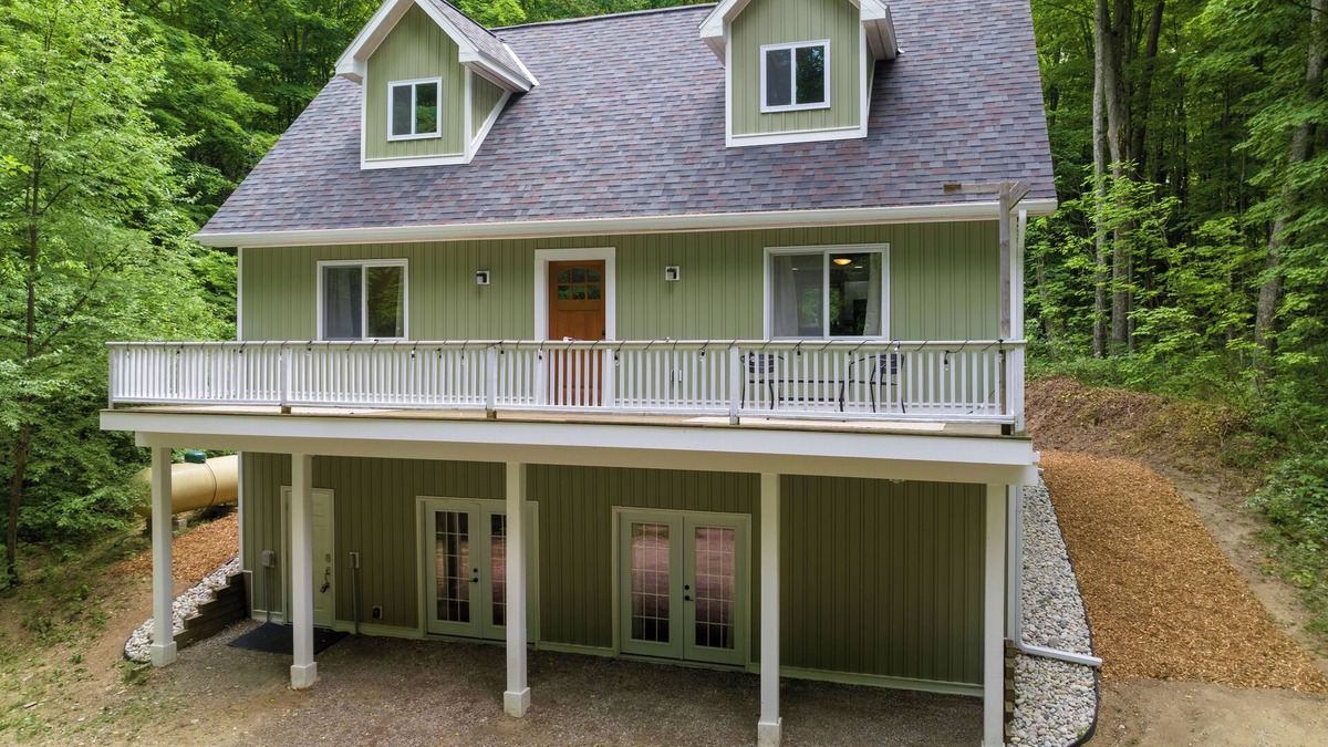 Alanson House | Oasis on 10 acres, mins to Boyne