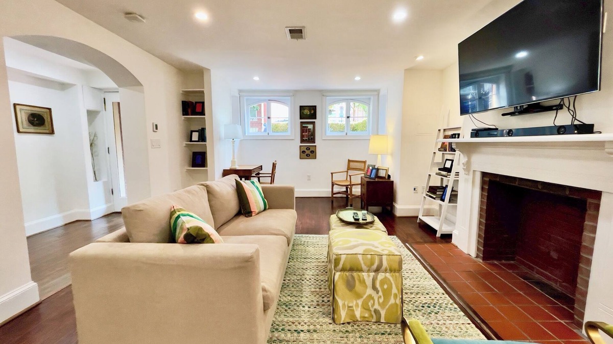 Connecticut Ave - K Street House | Oasis on O Street - Full Floor Apartment - Logan/Dupont, near White House