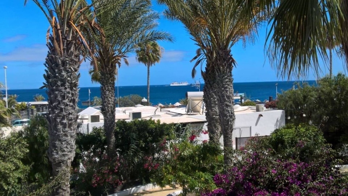 Los Pocillos Apartment | Oasis San Antonio 2 bedroom first floor luxury Apartment in Puerto Del Carmen