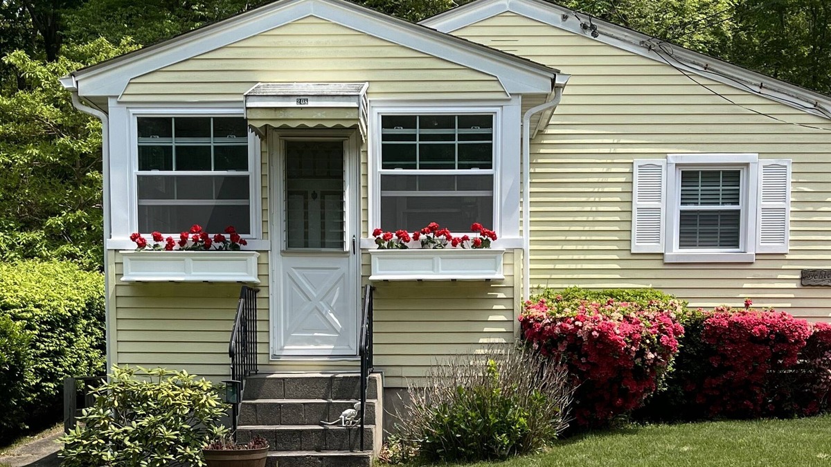 Baiting Hollow House | Oasis steps from Private Beach!