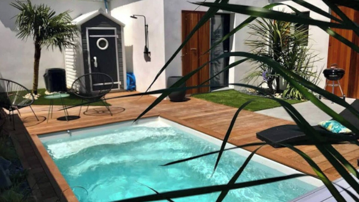 Saint-Georges-d'Oleron Villa | "øasis, villa near the beach with heated swimming pool