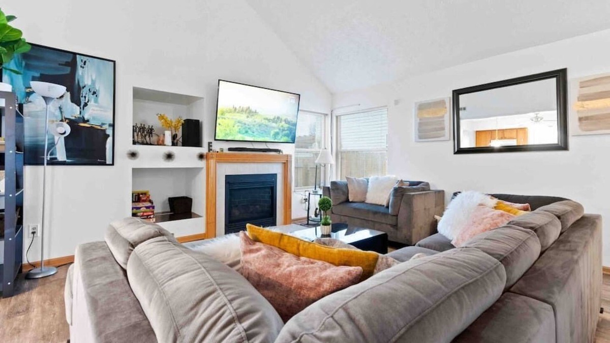 Columbus House | Oasis: Your Beautiful Single-family Home