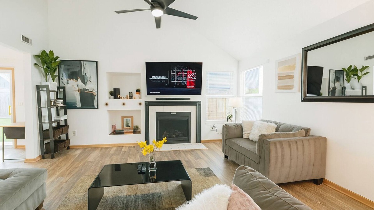 Columbus House | Oasis: Your Beautiful Single-family Home