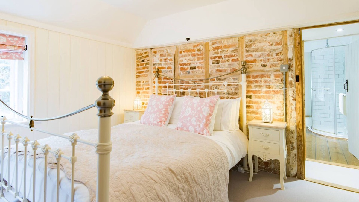 Faversham Cottage | Oast Barn Cottage by Bloom Stays - 2 guests in 1 bedroom