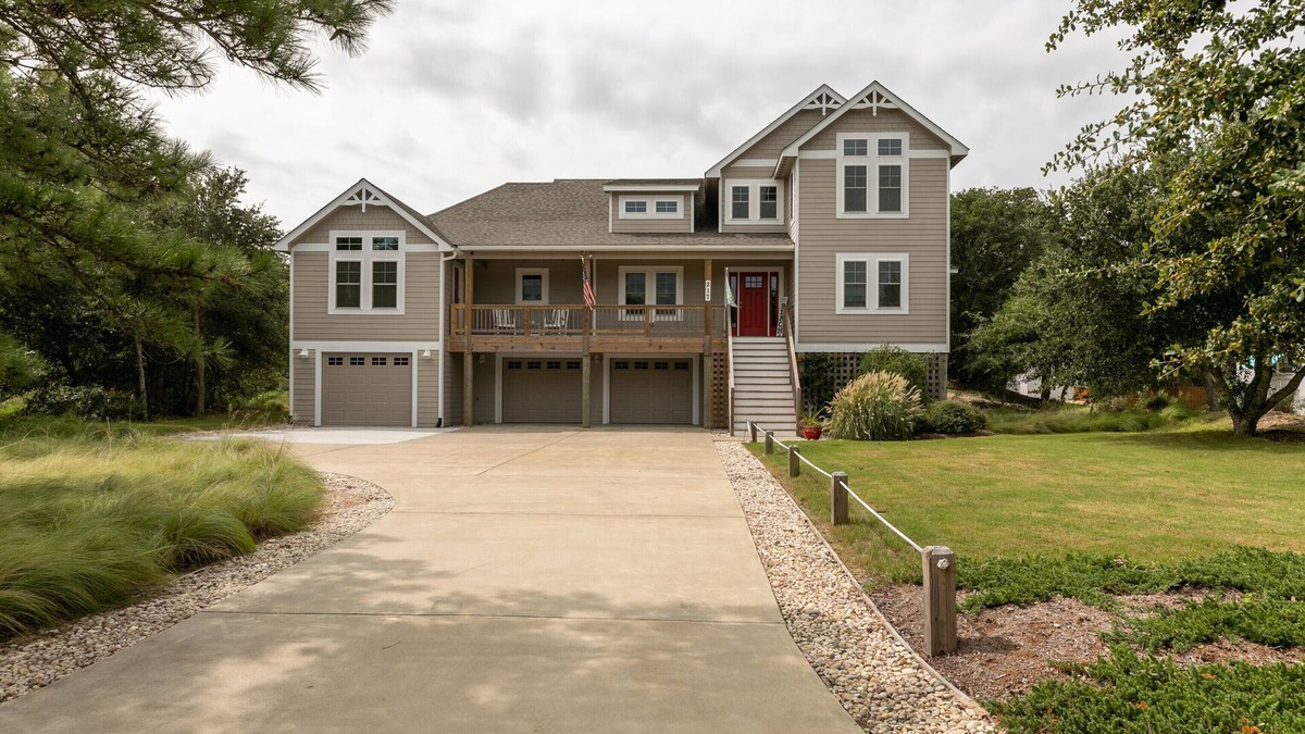 Southern Shores House | OBX Parade of Homes Winner, Immaculate, Quick-easy Beach Access, backyard oasis