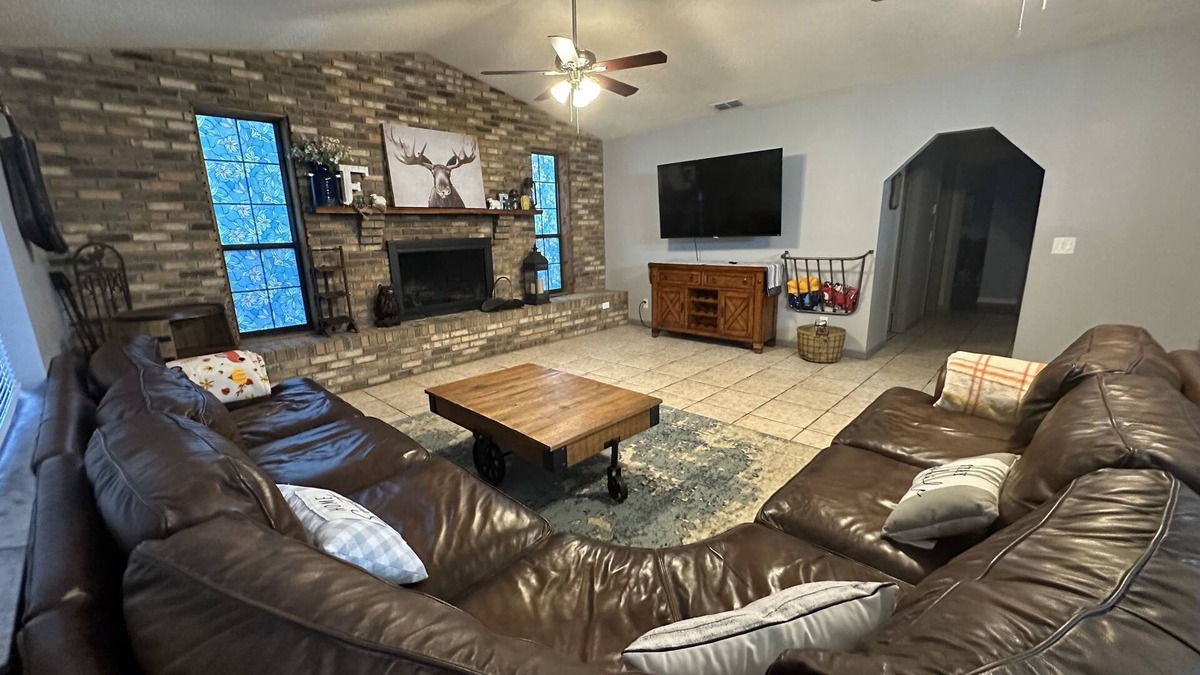 Fellowship House | Ocala Country House, pool, game room & playground,10 min to WEC!