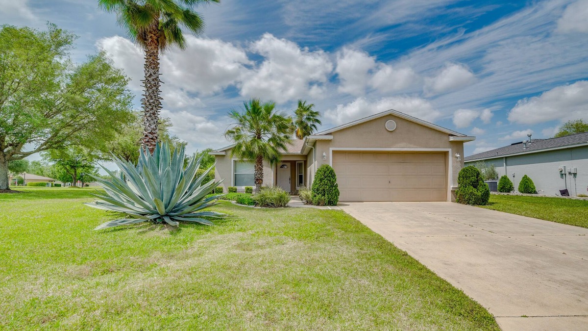 Ocala House | Ocala Home w/Screened-In Porch & Community Perks!