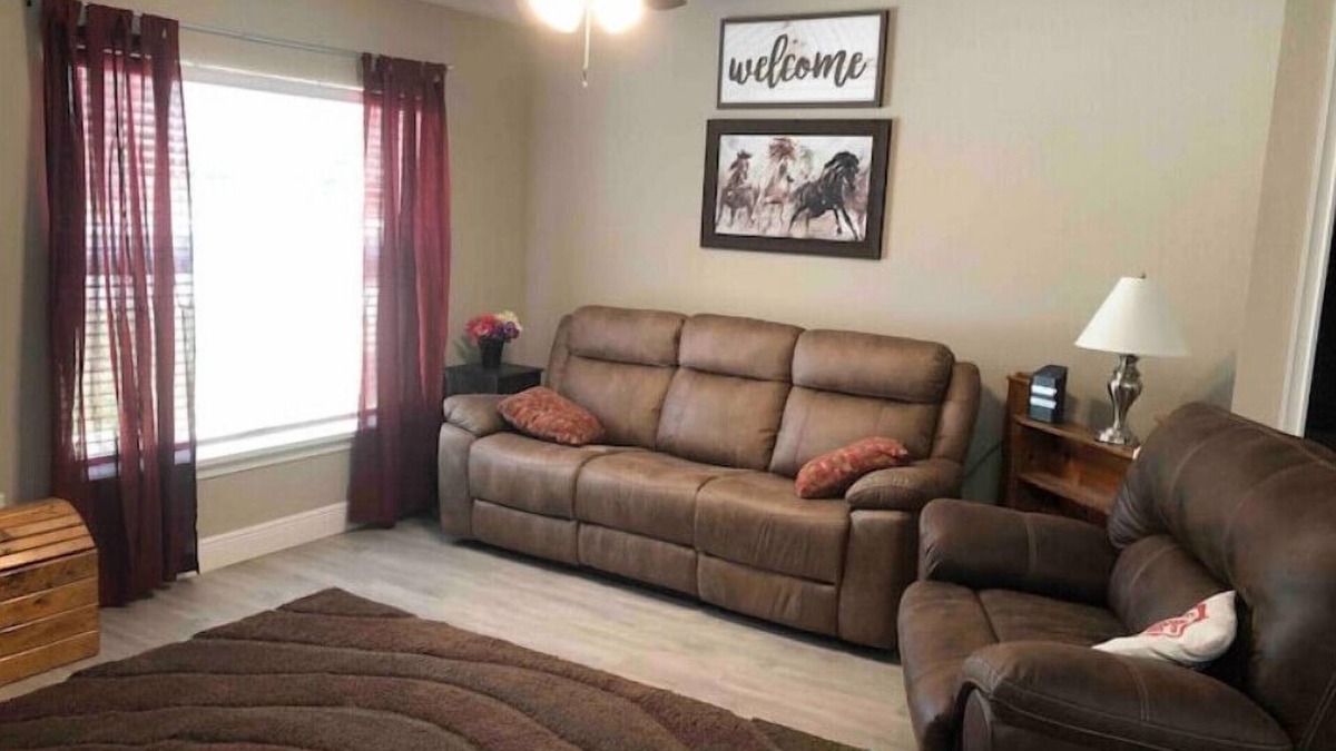 Fellowship House | Ocala retreat