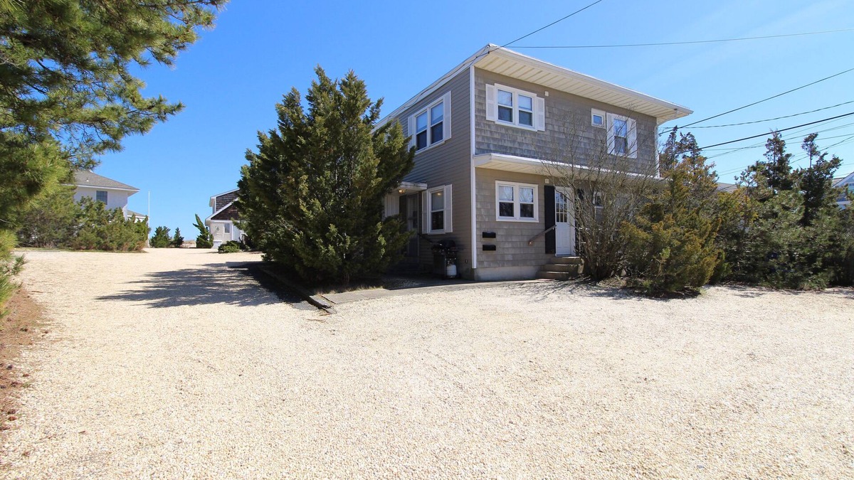 Point Pleasant Beach House | OCE1422U | Private Beach Access! Upper level 2BR 1ba unit w/parking, PETS!