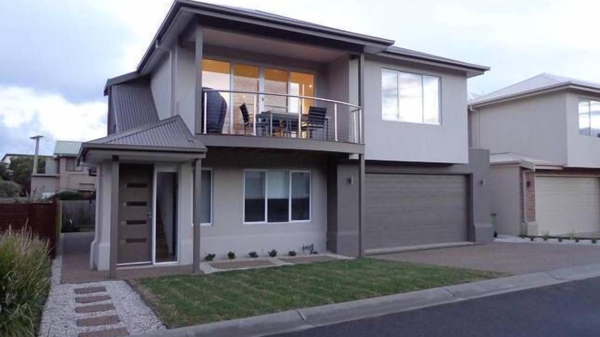 Smiths Beach House | Ocean 7 - Modern Family Home
