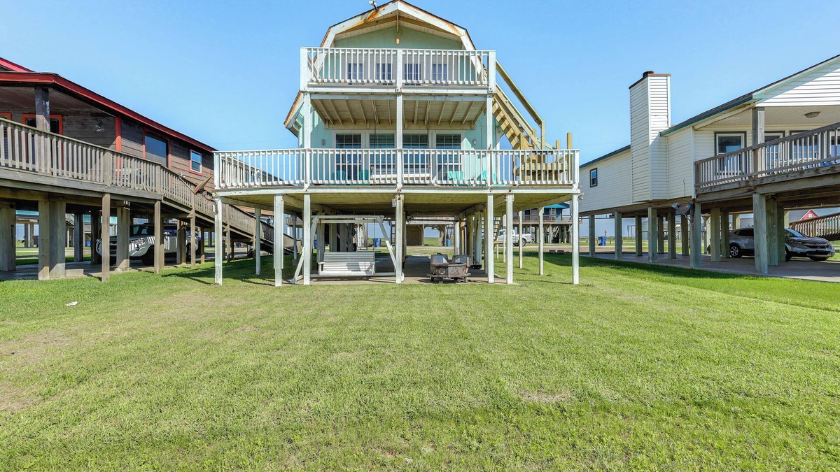 Freeport House | Ocean Access + BBQ Pit: Surfside Beach Family Home