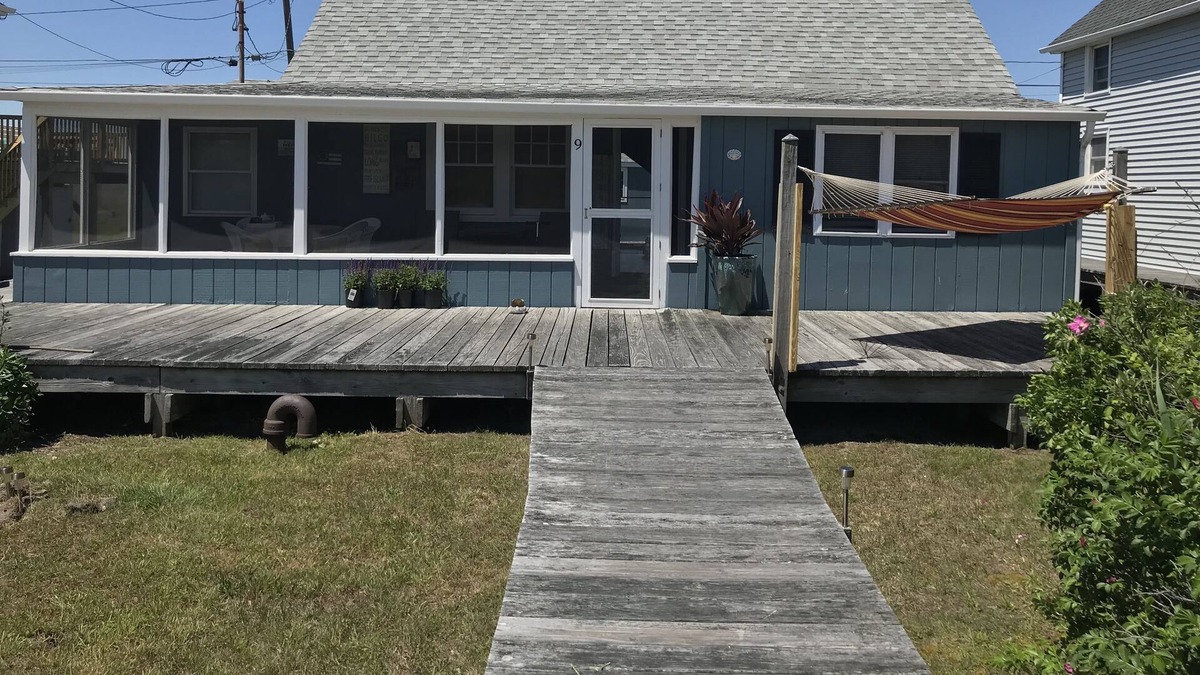 Babylon House | Ocean and Bay Lovers Surfing Paradise