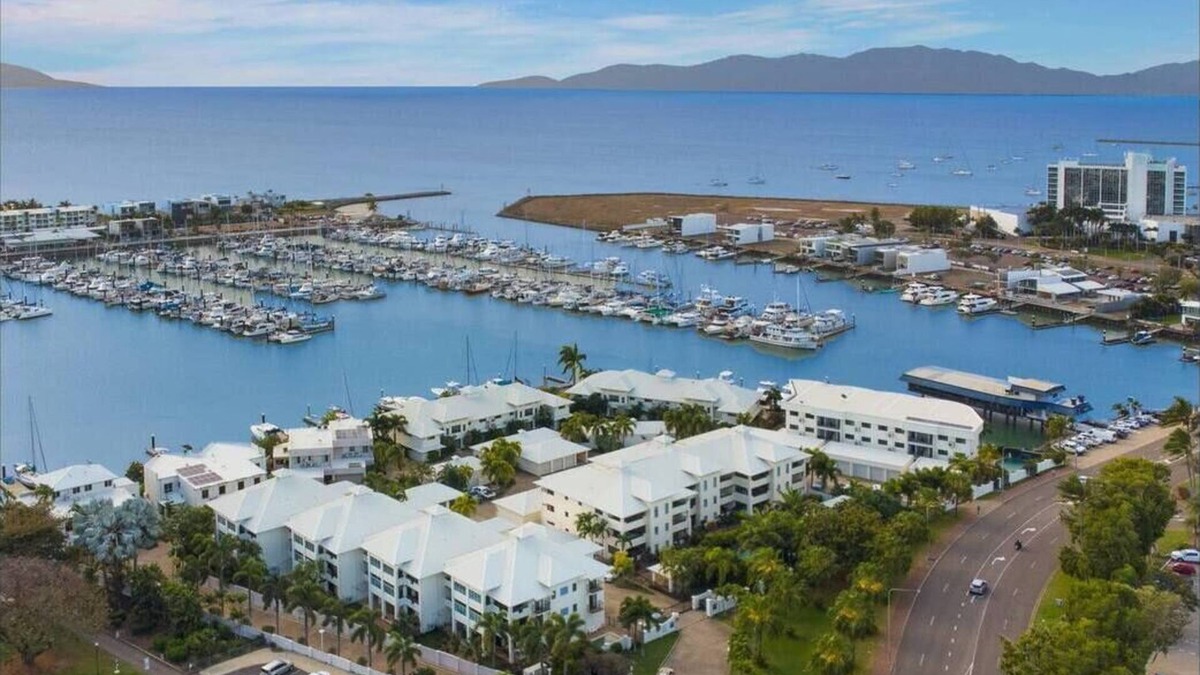 Townsville Apartment | Ocean and River views!