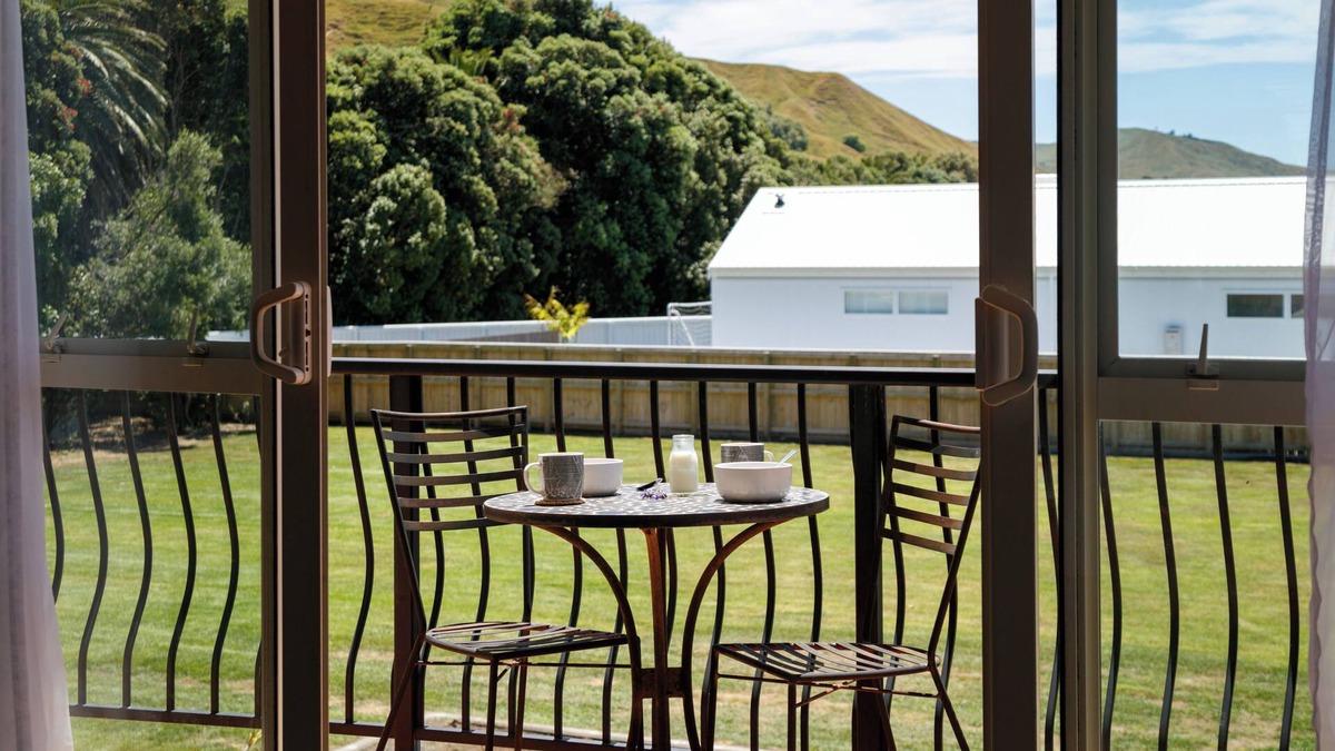Wainui Hotel | Ocean Beach Motor Lodge