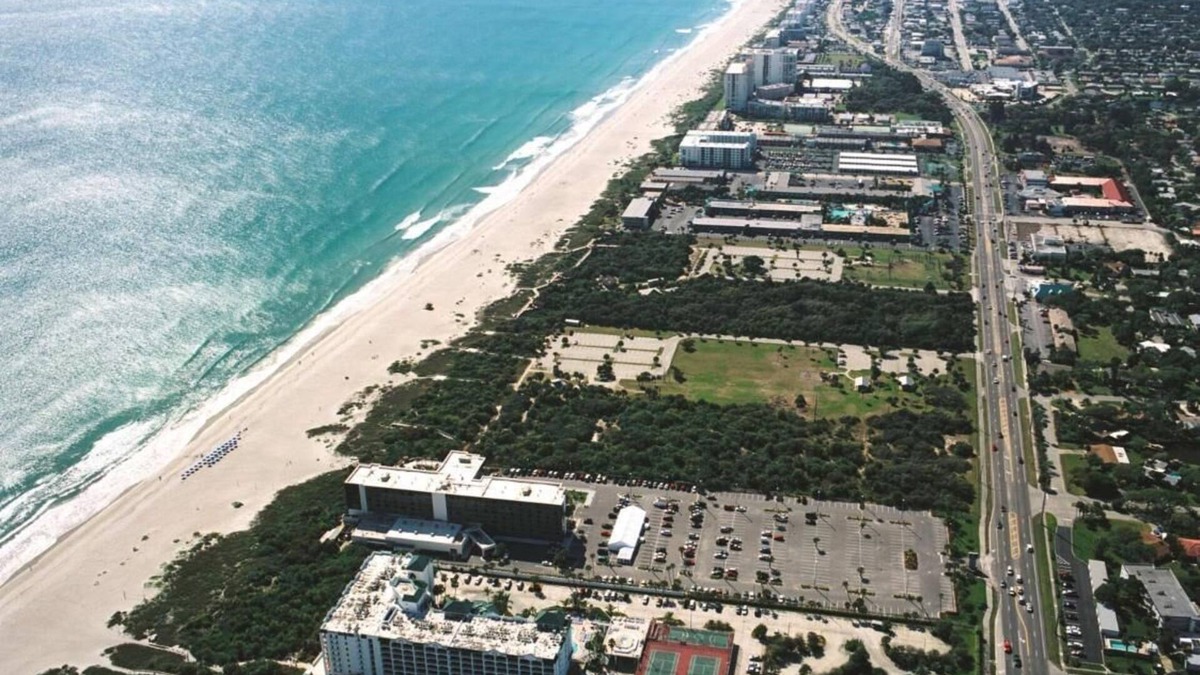 Cocoa Beach Hotel | Ocean Bliss! 4 Units for a Family! Onsite Pool, Parking, Direct Access to Beach!