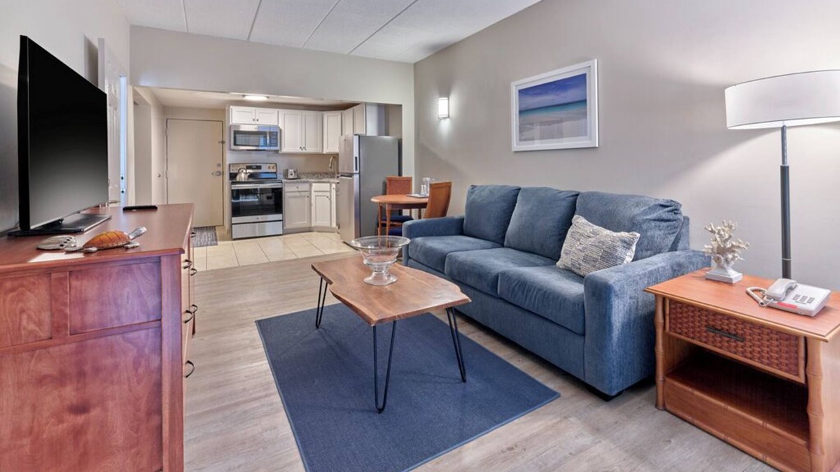 Rehoboth Beach Hotel | Ocean block 1 bedroom on the boardwalk in Rehoboth Beach. Elevator- Free Parking