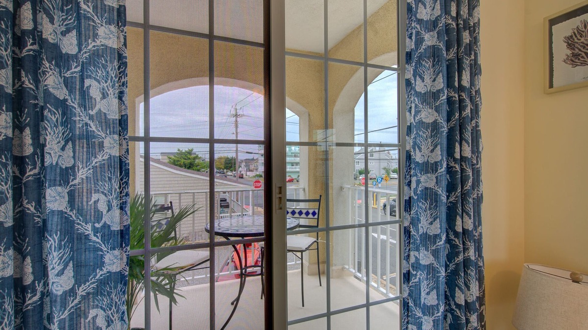Seaside Heights House | Ocean Block, 4 minutes walk to beach and boardwalk, 7 minutes to Amusement Park