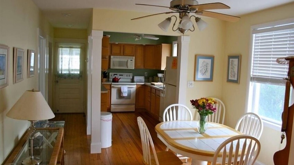 South Rehoboth Cottage | Ocean Block Beach Cottage - 7 Delaware Ave - Downtown Rehoboth