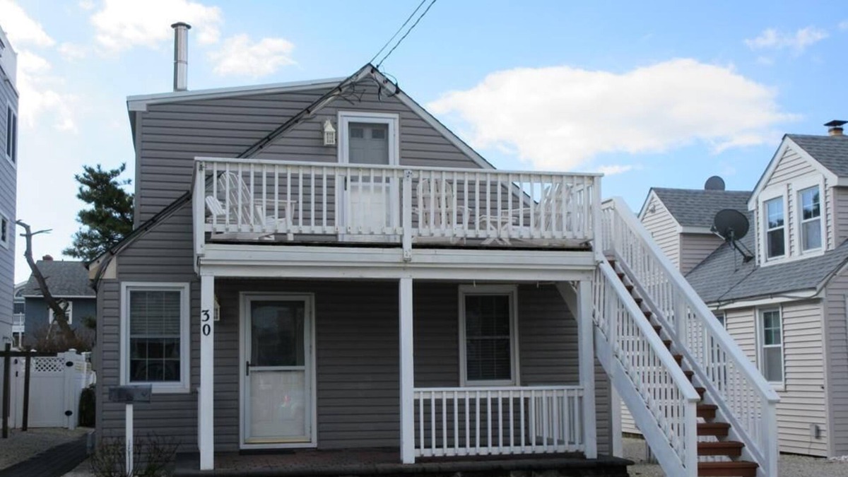 Surf City Apartment | Ocean block first floor duplex in Surf City. Immaculate!