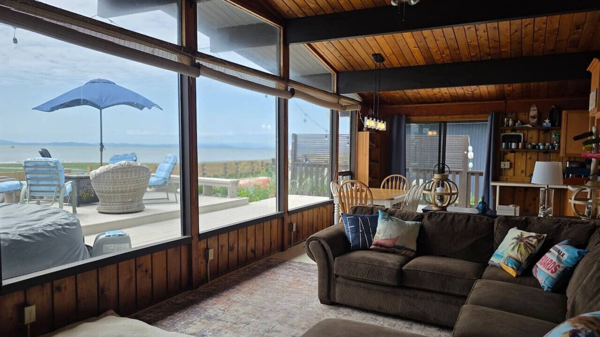 Point Roberts House | Ocean Blue — Direct Beach Access