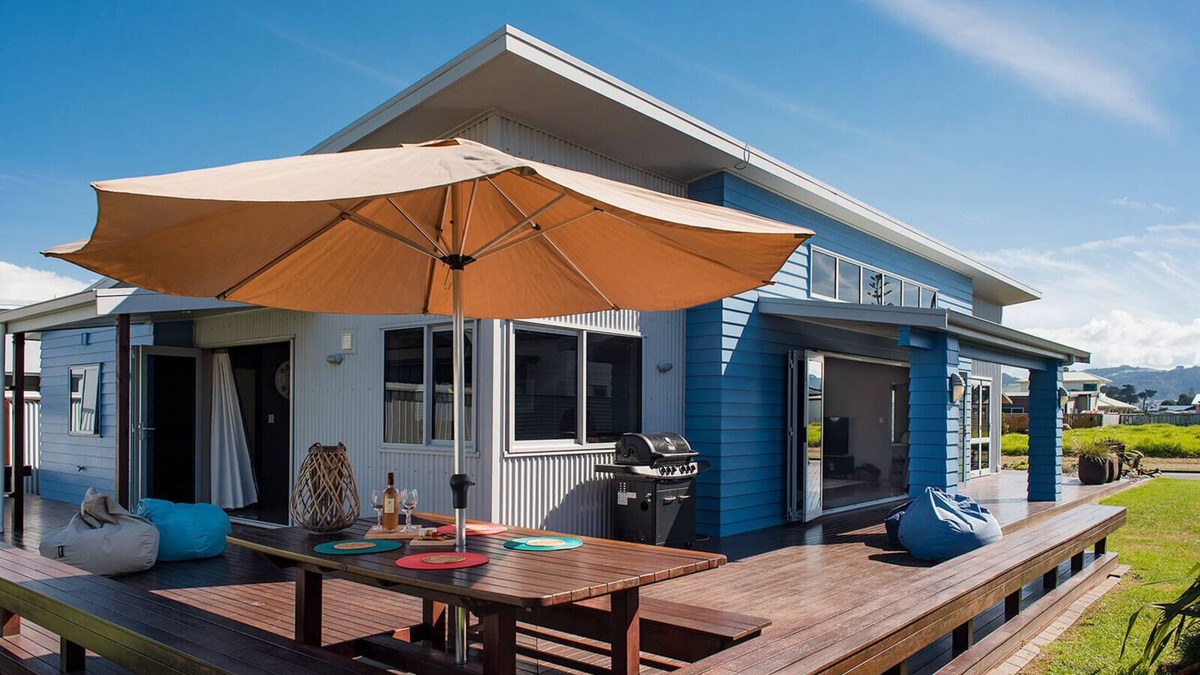Waihi Beach House | Ocean Blue, sunny, spacious beach home close to surf & shops