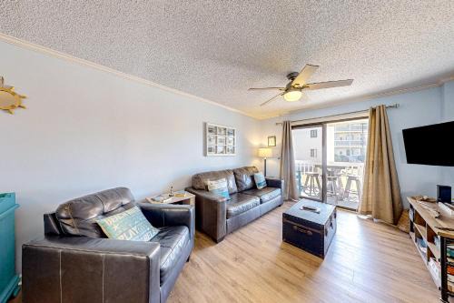 Emerald Isle Apartment | Ocean Breeze 106B