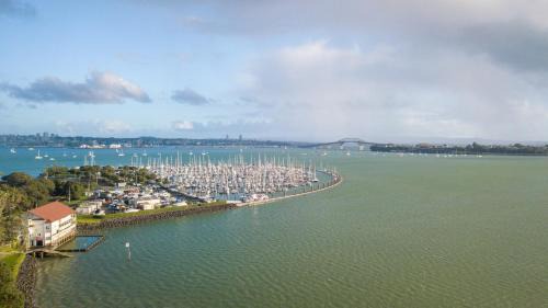 Bayswater Hotel | Ocean Breeze Hotel