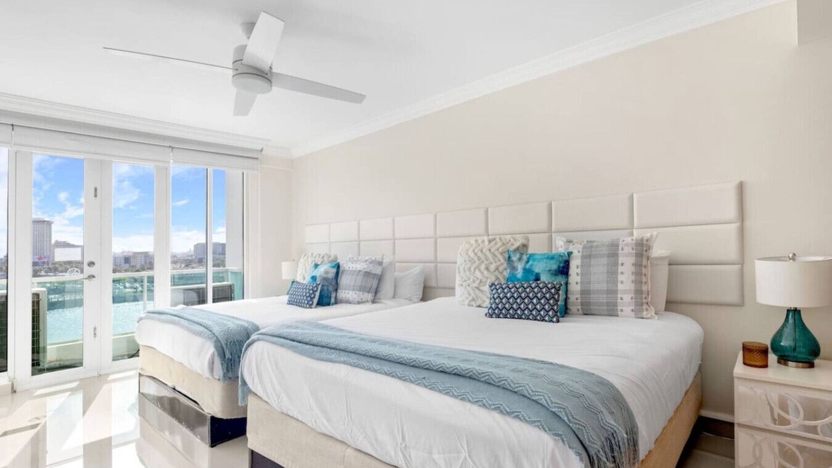 Puerta de Tierra Apartment | Ocean Breeze Studio | Lagoon View | Pool, Hot Tub